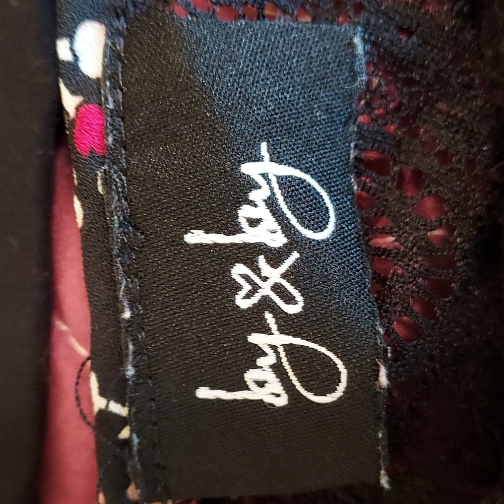 *Black w/ White & Red Floral w/ Lace Accent and Bell Sleeves Size L - Picture 10 of 12